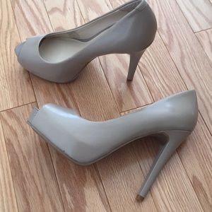 👗Host pick!👗 GUESS  heels